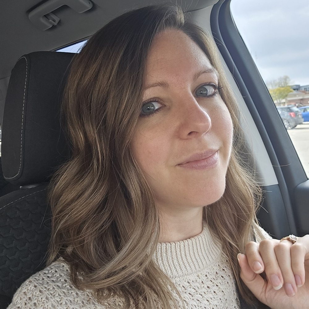 Meet your Posher, Lara